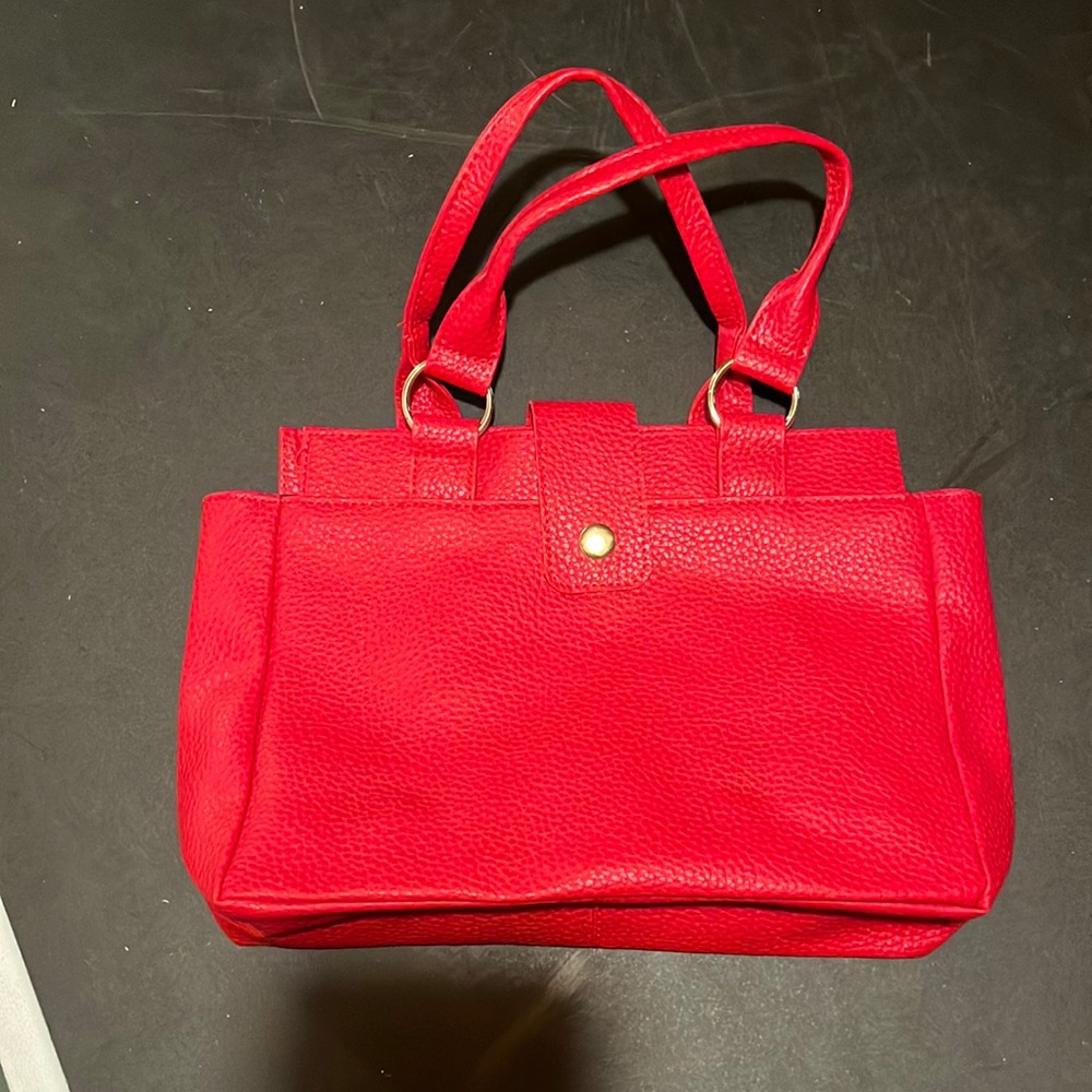 Red handbag 🌻
